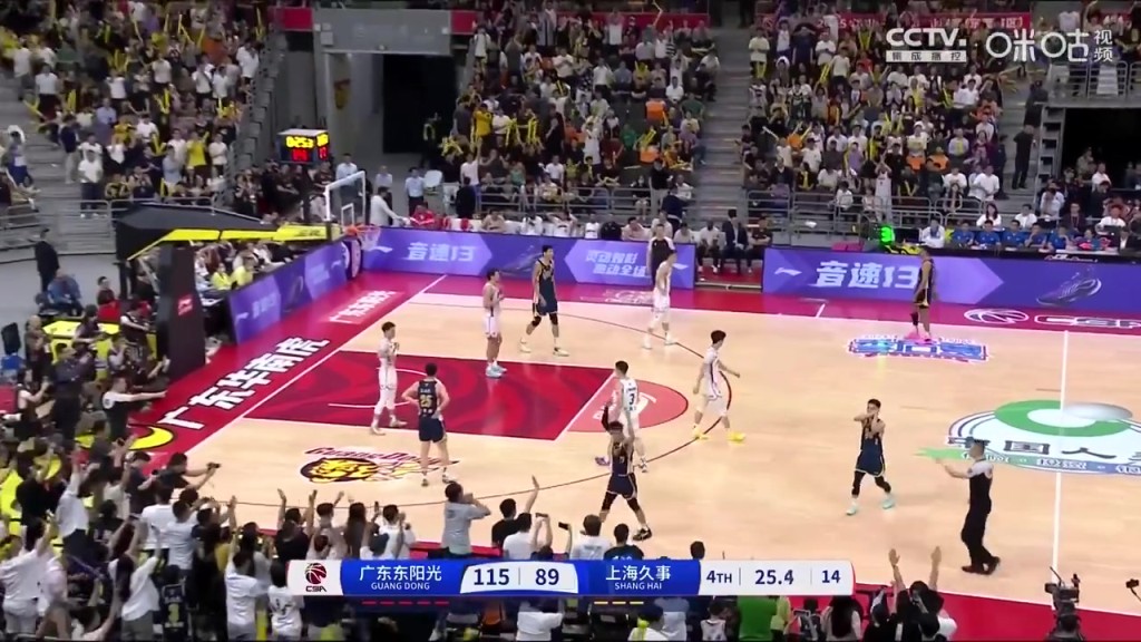 这次没问题比赛失去悬念，徐杰再次比出“晚安”庆祝手势